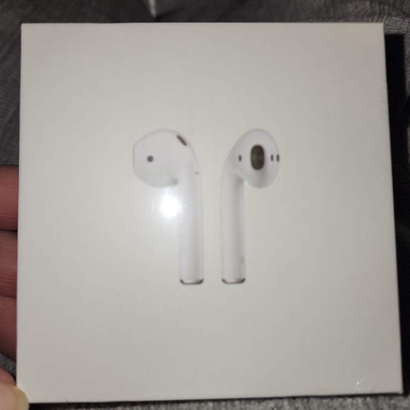 NWT AirPods With Wireless Charging Case White - Picture 7 of 11